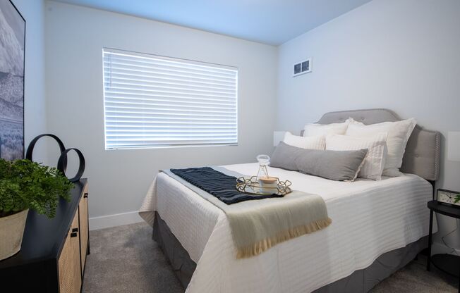 2 beds, 2 baths, 996 sqft, $1,975, Unit 5290 Fallon- 201