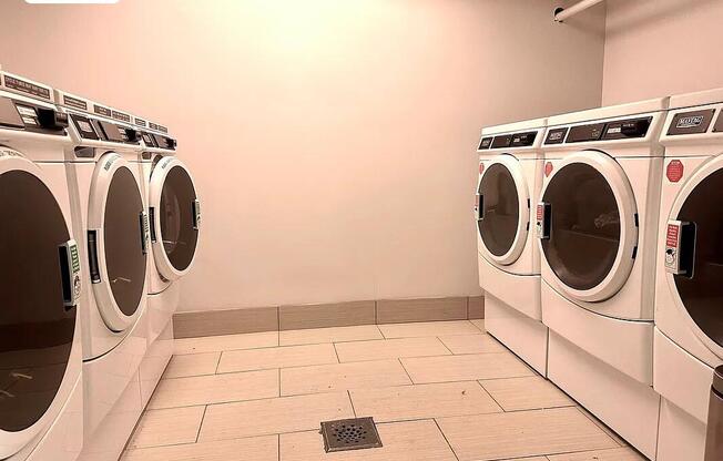 2 beds, 1 bath, $5,750, Unit 5D
