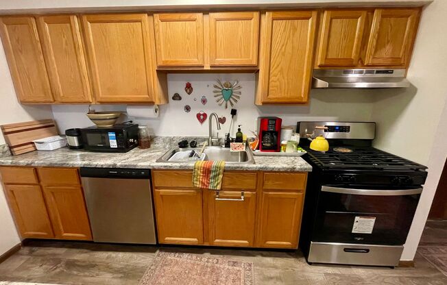 1 bed, 1 bath, $1,095, Unit 208