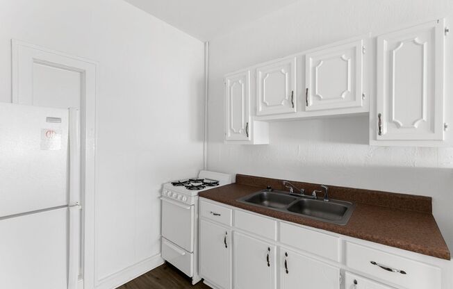 1 bed, 1 bath, 598 sqft, $869, Unit 102