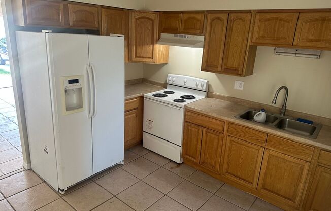 2 beds, 1 bath, $1,300