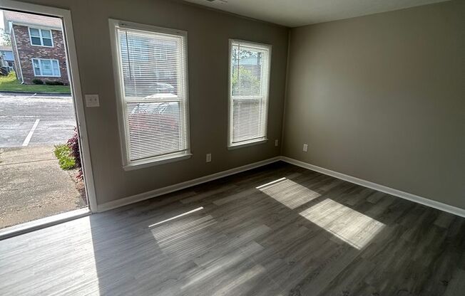 2 beds, 1.5 baths, 1,100 sqft, $1,090, Unit 720-B