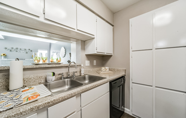 1 bed, 1.5 baths, 711 sqft, $849