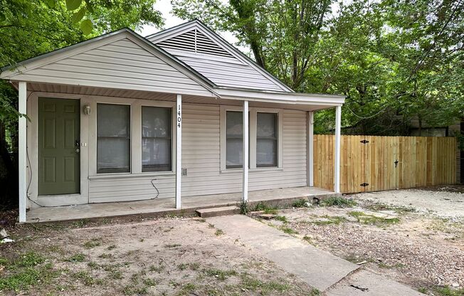 2 Bedroom Home Close to Historic District