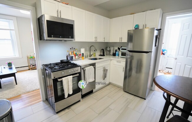 722 E 6 ST