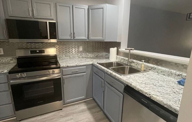 Adorable 2 bedroom 2.5 bathroom townhome | Located in the heart of Charlotte, NC