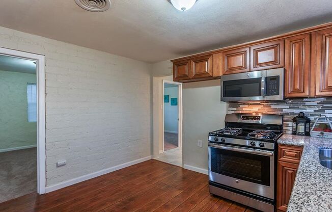 Eclectic 2 Bedroom 1 Bathroom with 2 Offices/Hobby Room
