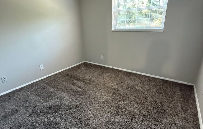 3 beds, 1.5 baths, $1,280, Unit LD4807