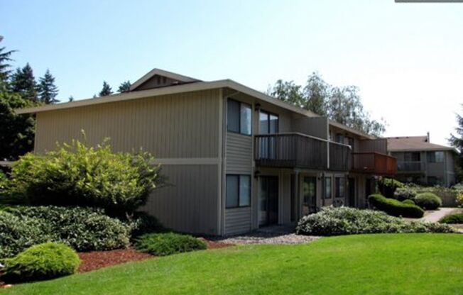 2 beds, 1 bath, 897 sqft, $1,695, Unit 1807-06