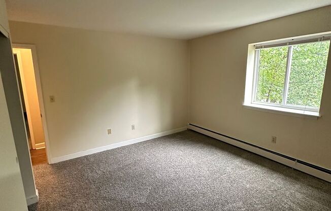 2 beds, 1 bath, $1,395, Unit 216