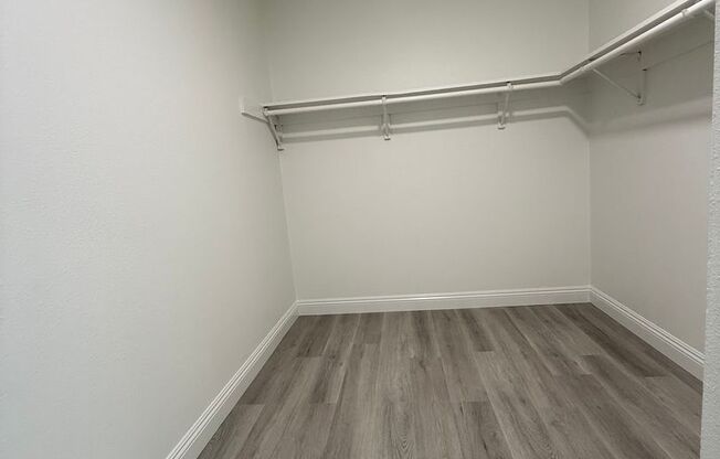 2 beds, 1 bath, 850 sqft, $2,325, Unit 9185-10