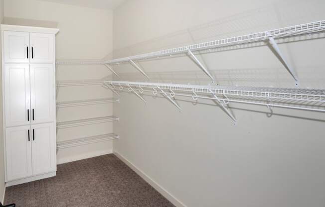 Walking Closet  at Shady Oak Crossing, Minnesota, 55343