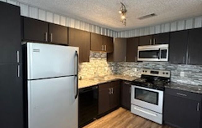 1 bed, 1 bath, 700 sqft, $995, Unit 202