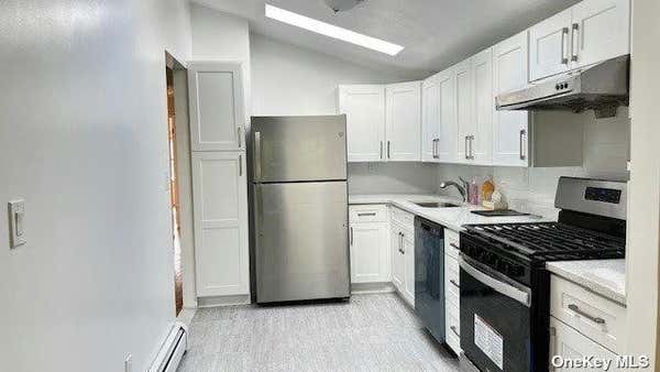 3 beds, 3 baths, 3,000 sqft, $3,800, Unit 2FL