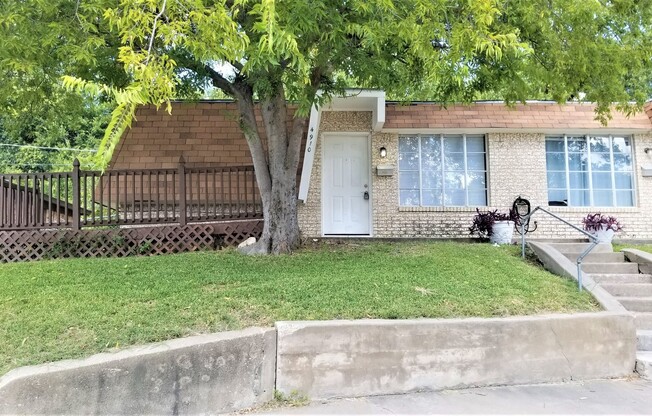 Cozy 2 Bedroom Duplex in the Hulen Area