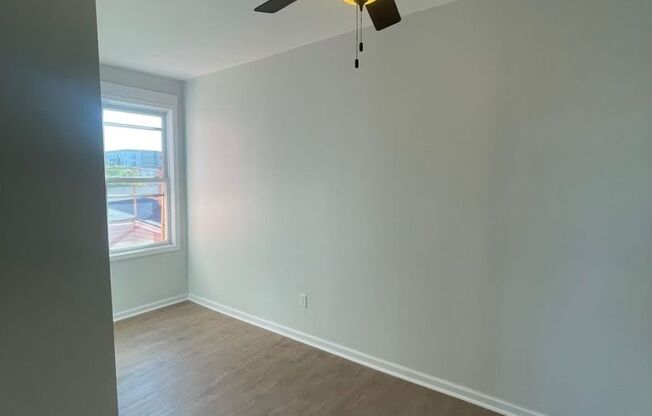 2 beds, 1 bath, $2,150, Unit 3B