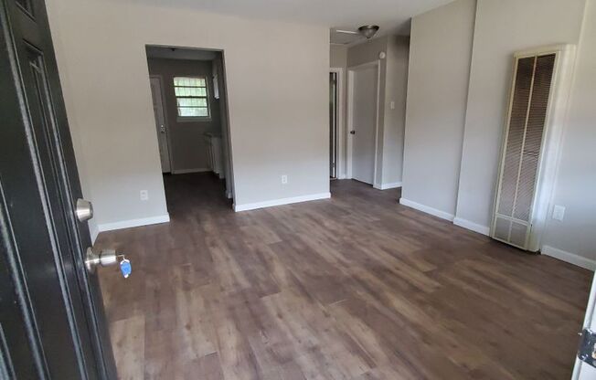 2 beds, 1 bath, 800 sqft, $695, Unit Apt 10