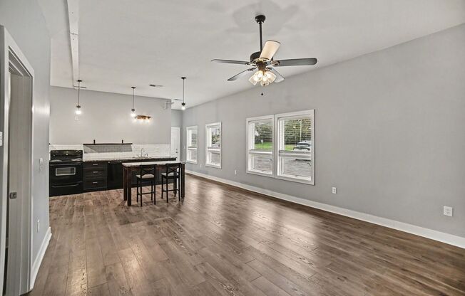 2 beds, 1 bath, 1,190 sqft, $1,400, Unit Urban Studios: 5320-#12