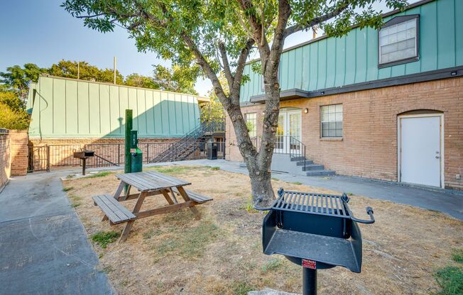 2 beds, 1 bath, 750 sqft, $875, Unit K713 - 307 - 205