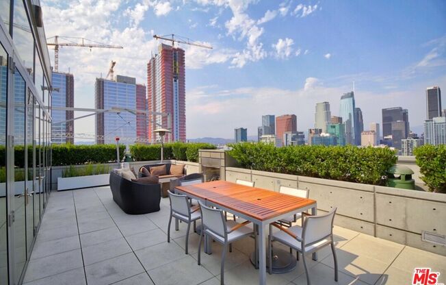 3 beds, 3 baths, 2,968 sqft, $7,300, Unit 105