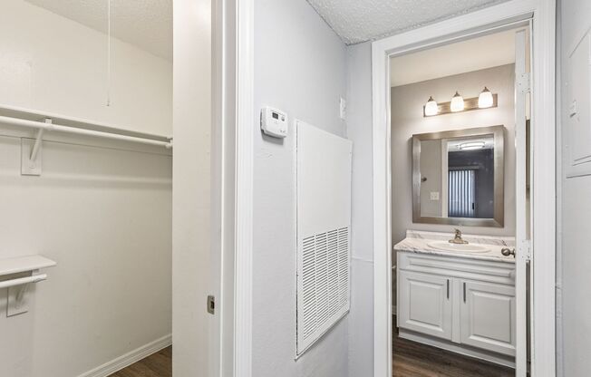 Studio, 1 bath, 450 sqft, $1,056, Unit 807