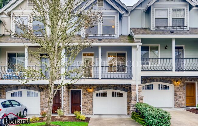 Pet free 3 bedroom Home with natural lighting throughout!