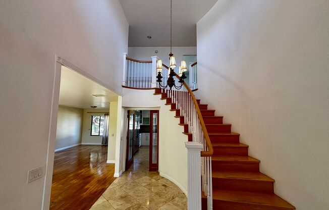 Beautiful La Jolla Alta Home! 50% off First Month's Rent Move in Promotion!