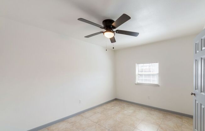 2 beds, 1 bath, $1,025, Unit 23
