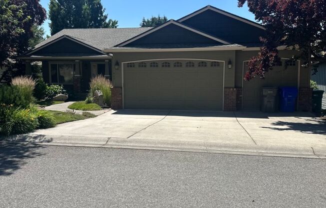 $3,495 / 4br - 3600ft2 - Exqusite, executive home right on golf course! #1528 (Liberty lake Wa.)