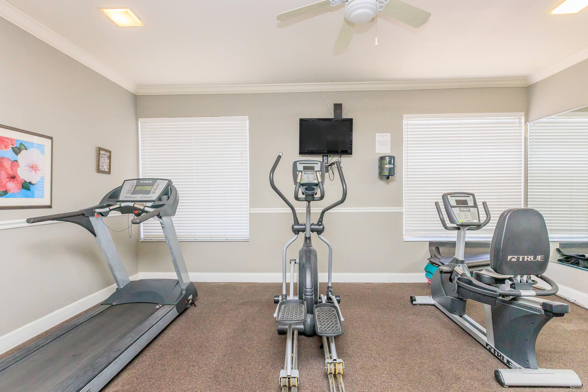 Crown Pointe Apartments - Apartment Living in Tampa, FL