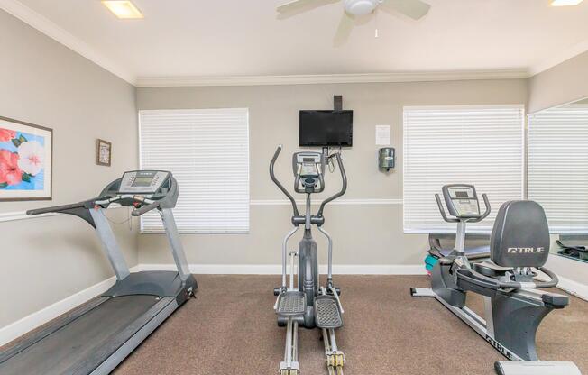 Crown Pointe Apartments - Apartment Living in Tampa, FL