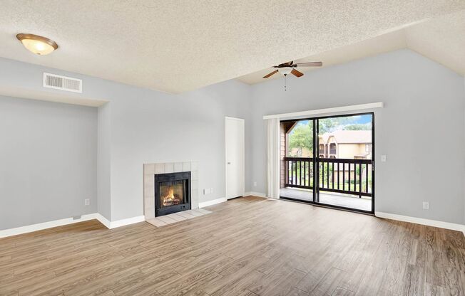 1/1 Condo in Gated Lakefront Community of Altamonte Springs!
