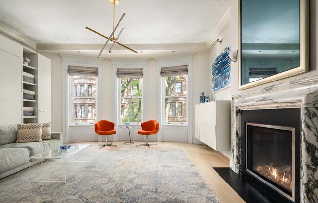 44 W 90th St