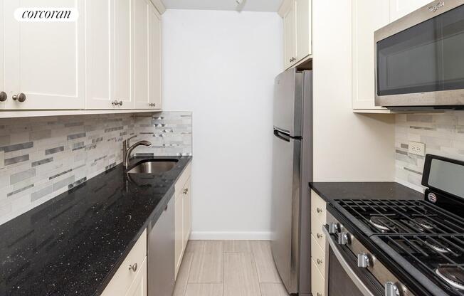 2 beds, 2 baths, 1,000 sqft, $6,500, Unit 25K