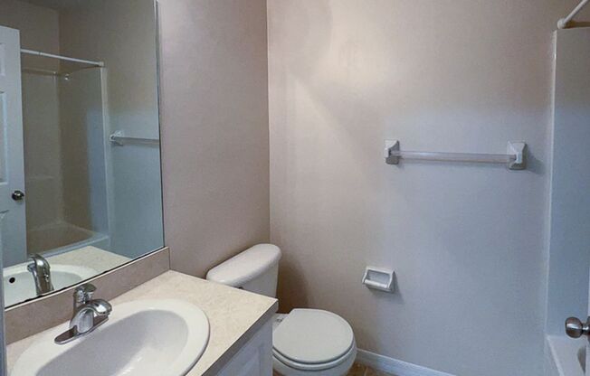 2 beds, 2 baths, 664 sqft, $1,295, Unit 33