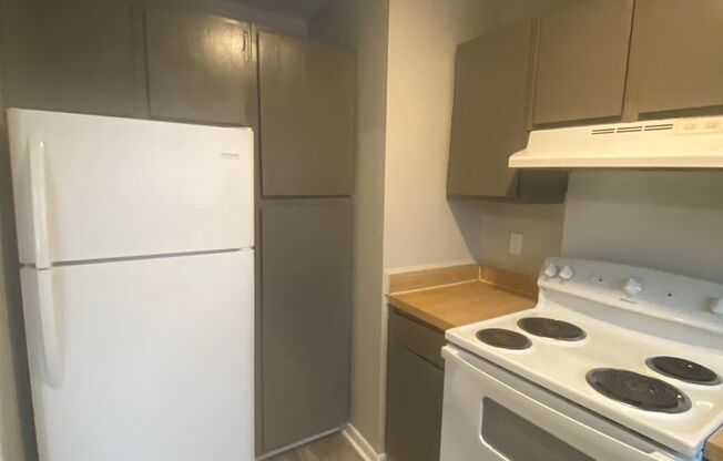 3 beds, 1 bath, $750, Unit Bldg 12 Apt C