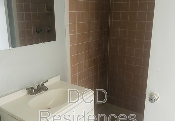 4115 E LINEBAUGH AVE