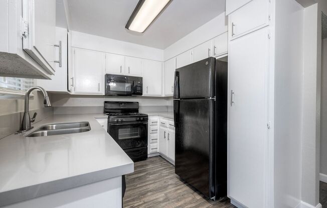 3 beds, 1.5 baths, $2,995, Unit 12