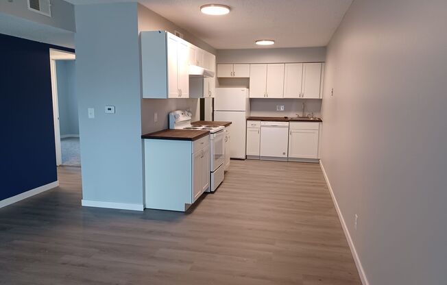 2 beds, 1 bath, 800 sqft, $1,060, Unit 1805 - 11 - FR