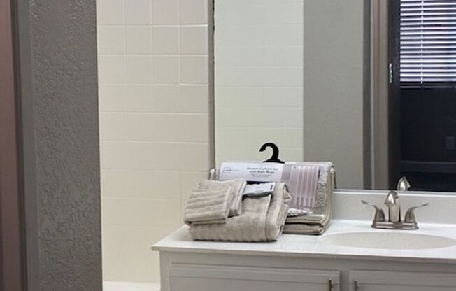 1 bed, 1 bath, 720 sqft, $1,099, Unit CA 1330-207