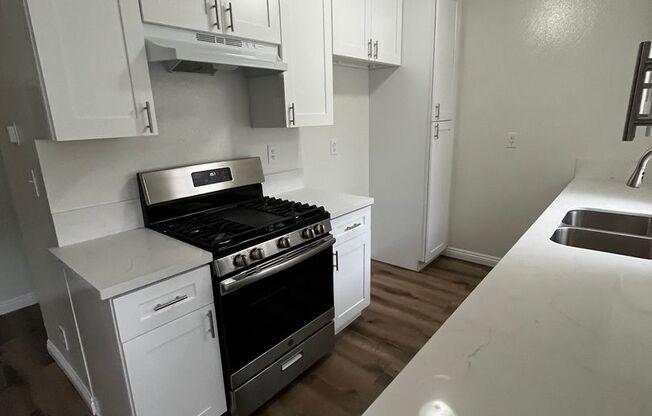 2 beds, 2 baths, $2,350, Unit 25