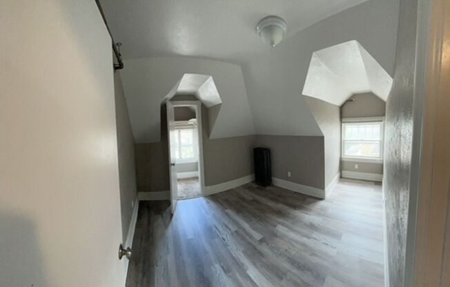 2 beds, 1 bath, $1,270, Unit 303