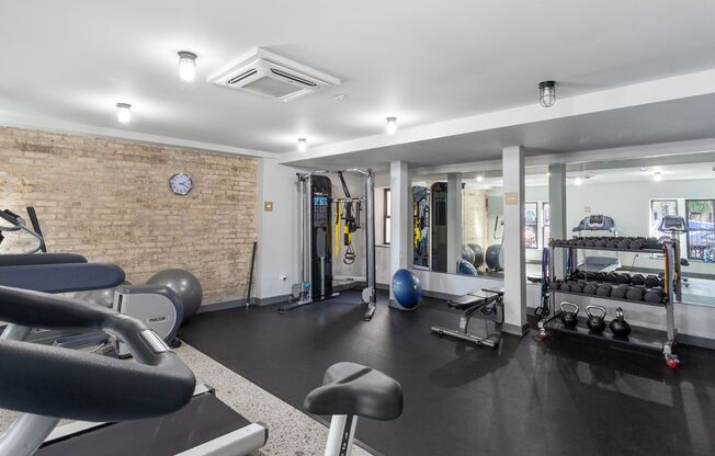 Studio, 1 bath, 245 sqft, $1,475, Unit 401