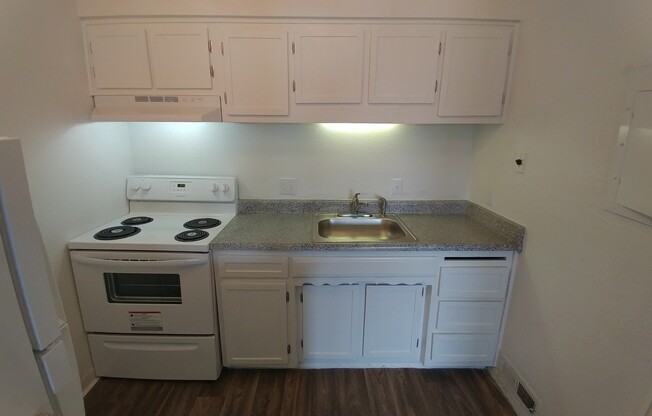 Studio, 1 bath, 400 sqft, $625, Unit Unit 53