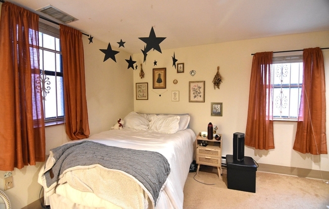 2 beds, 1 bath, 932 sqft, $3,950, Unit 005