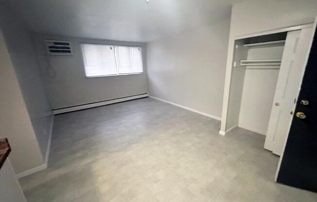 2 beds, 1 bath, 800 sqft, $1,095, Unit 605-14