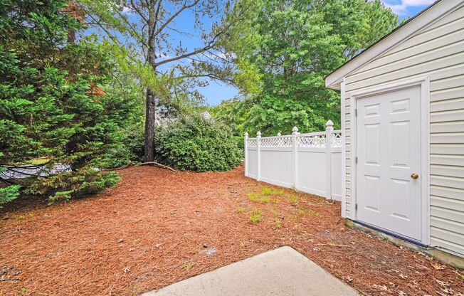 Bennington Place Beauty – 2 Beds, 2.5 Baths, Versatile Loft & More!