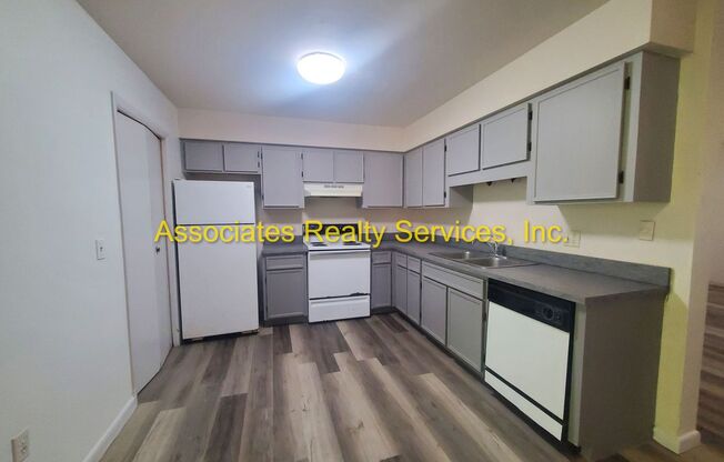 2 beds, 1 bath, 859 sqft, $900, Unit Unit C- MR107-03