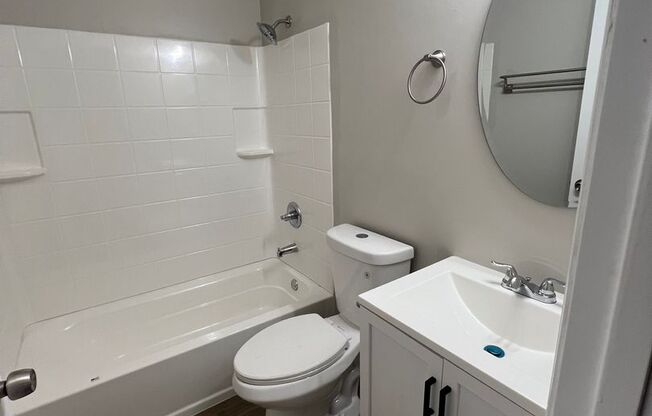 2 beds, 1 bath, $825, Unit 6 - downstairs unit
