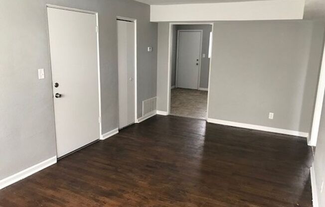 2 beds, 1 bath, 750 sqft, $1,195, Unit B05 1038 18